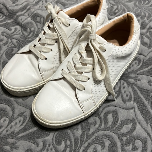 Size 8 Steve Madden Toliver Lace-up Sneaker - Picture 2 of 7